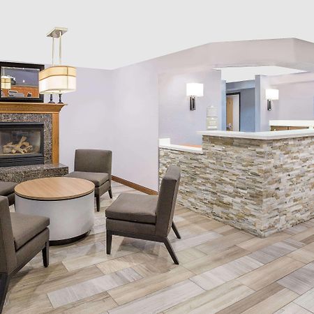 MICROTEL Inn&Suites - Ames Extérieur photo