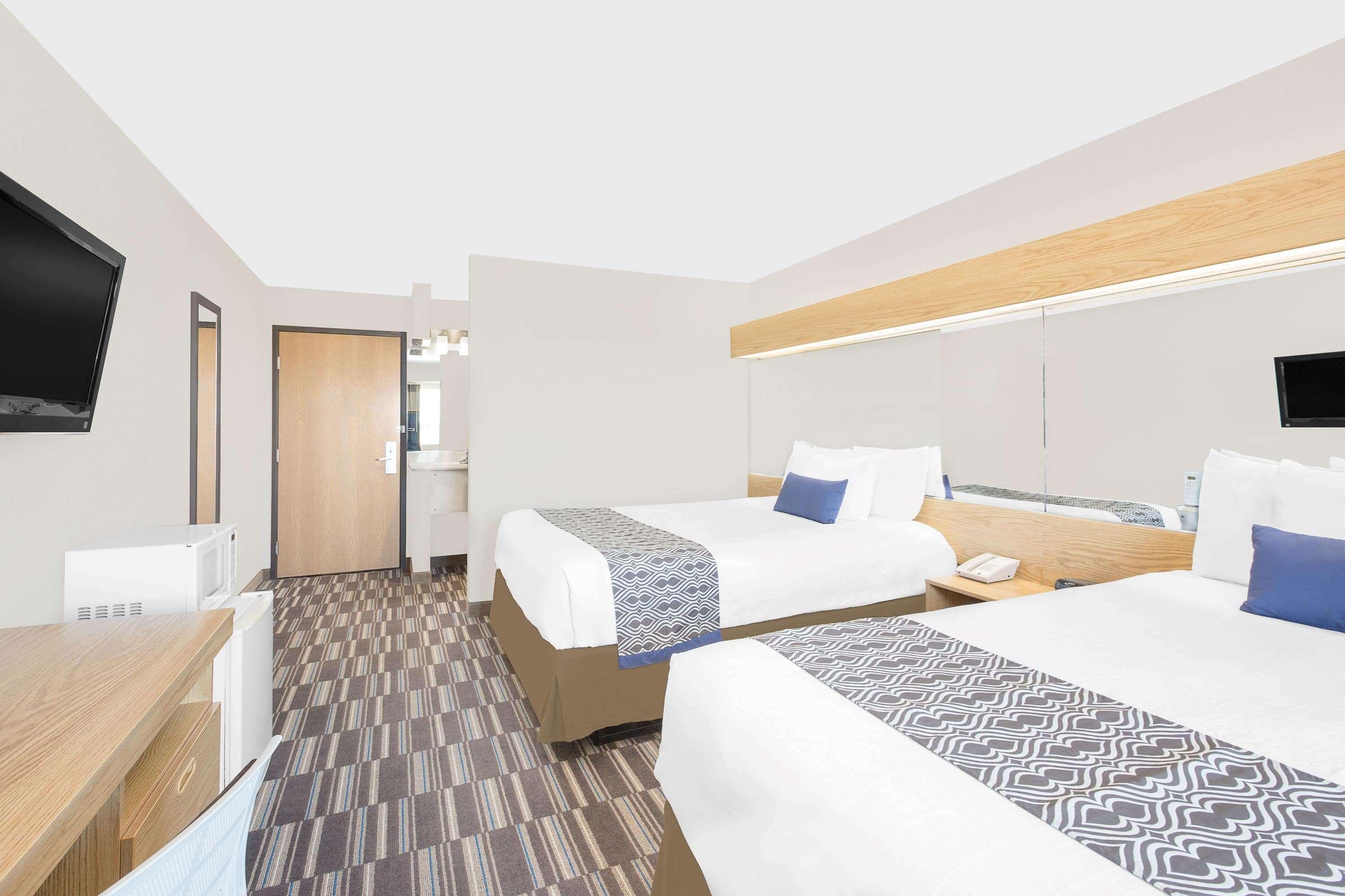 MICROTEL Inn&Suites - Ames Extérieur photo