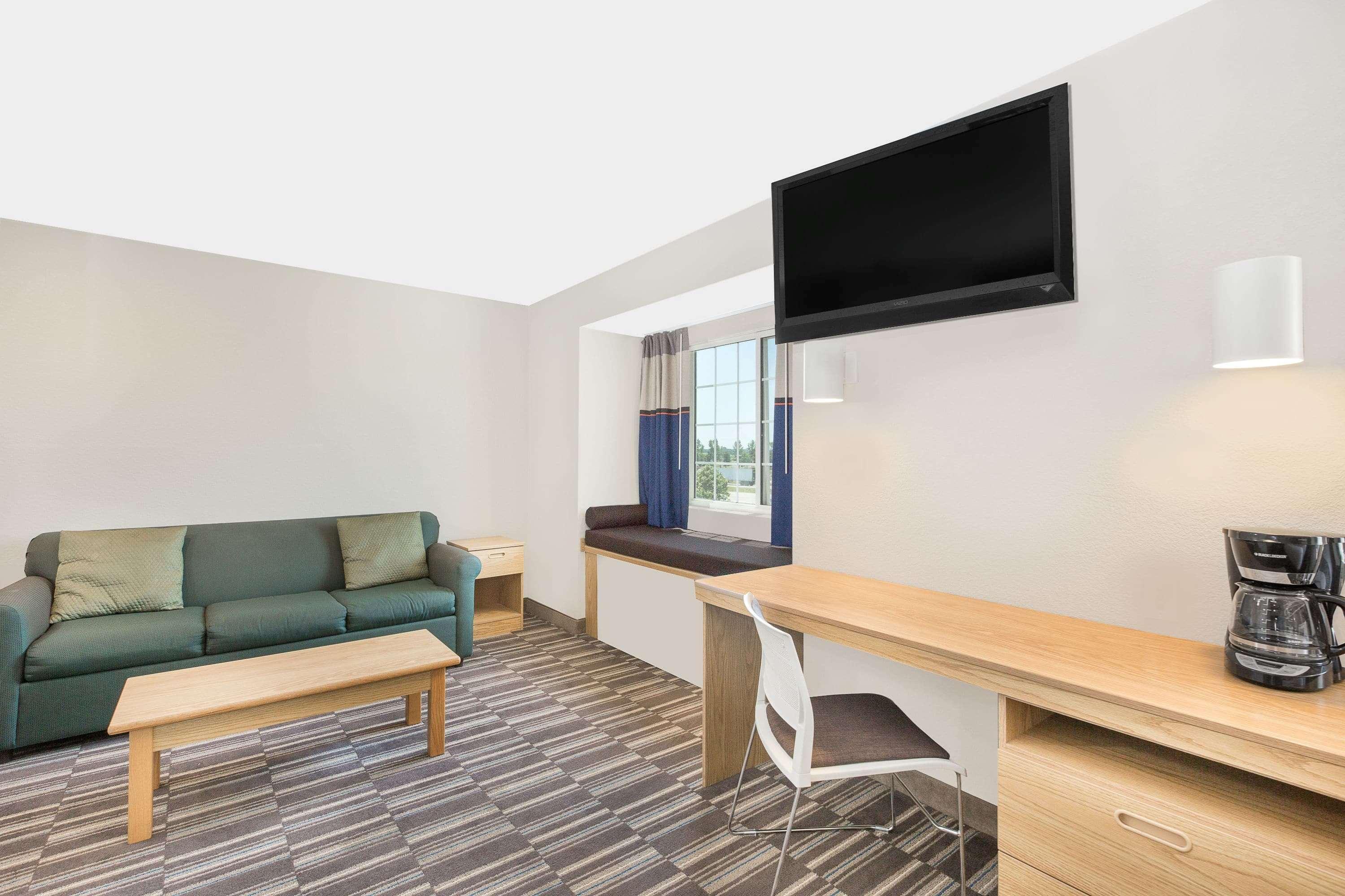 MICROTEL Inn&Suites - Ames Extérieur photo