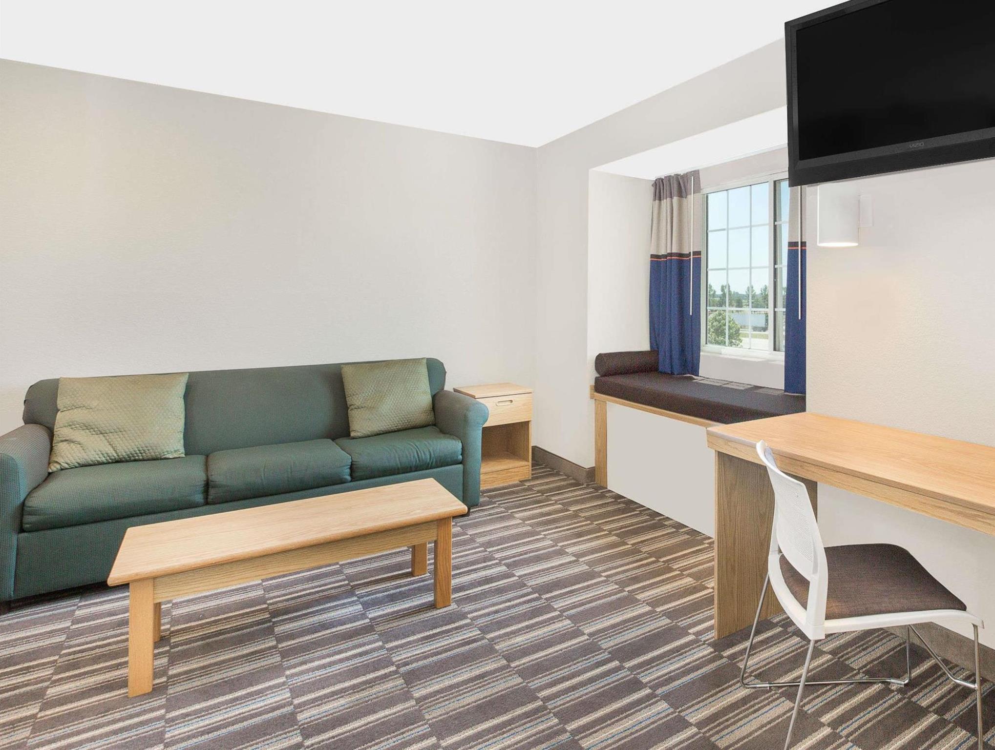MICROTEL Inn&Suites - Ames Extérieur photo