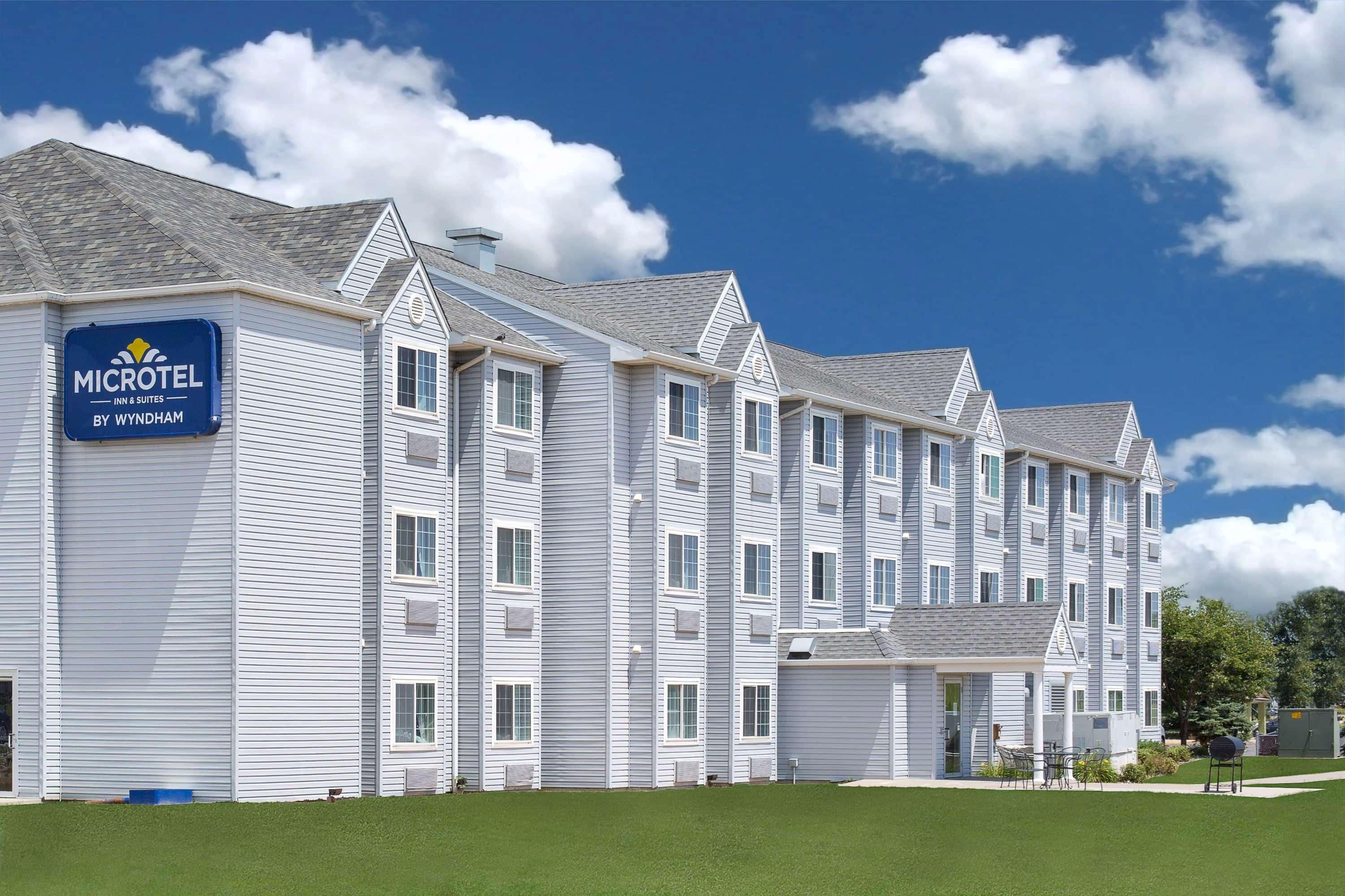 MICROTEL Inn&Suites - Ames Extérieur photo