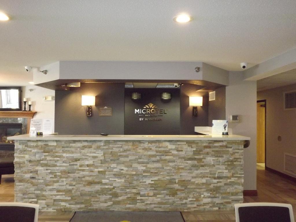 MICROTEL Inn&Suites - Ames Extérieur photo