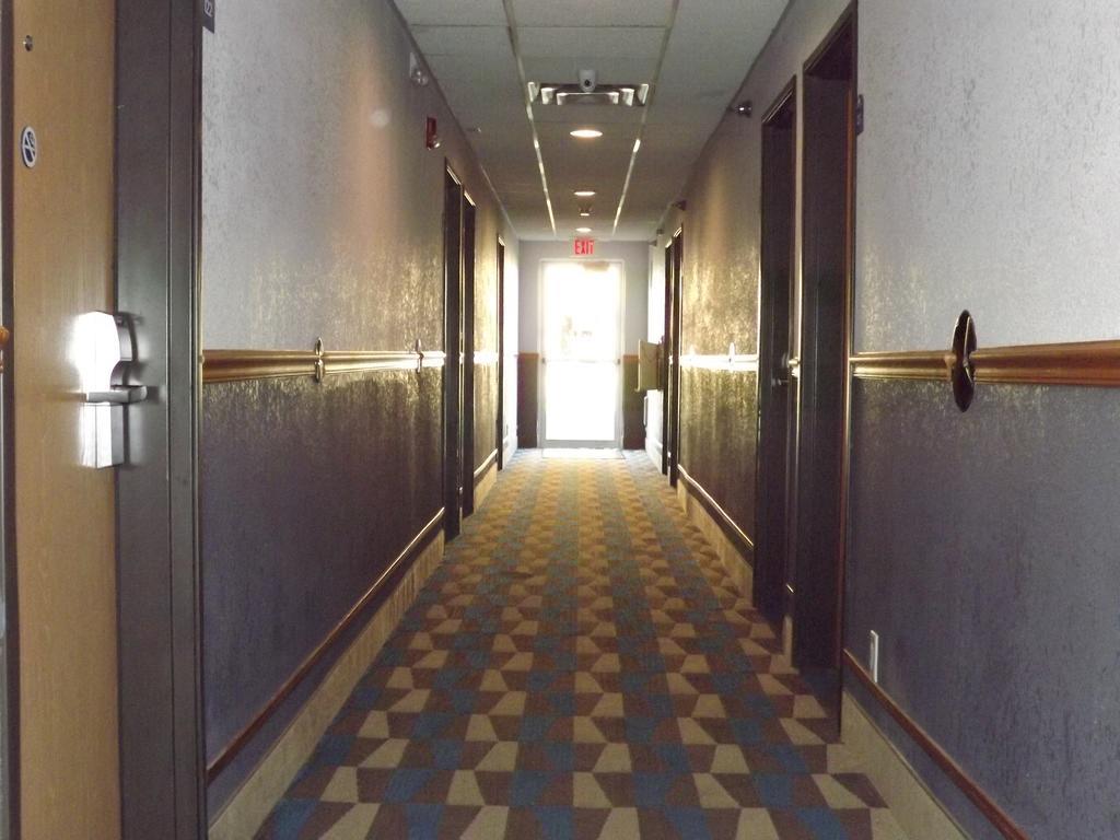 MICROTEL Inn&Suites - Ames Extérieur photo