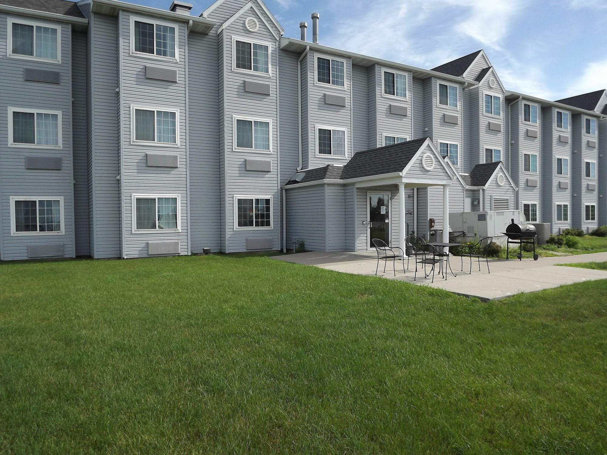 MICROTEL Inn&Suites - Ames Extérieur photo